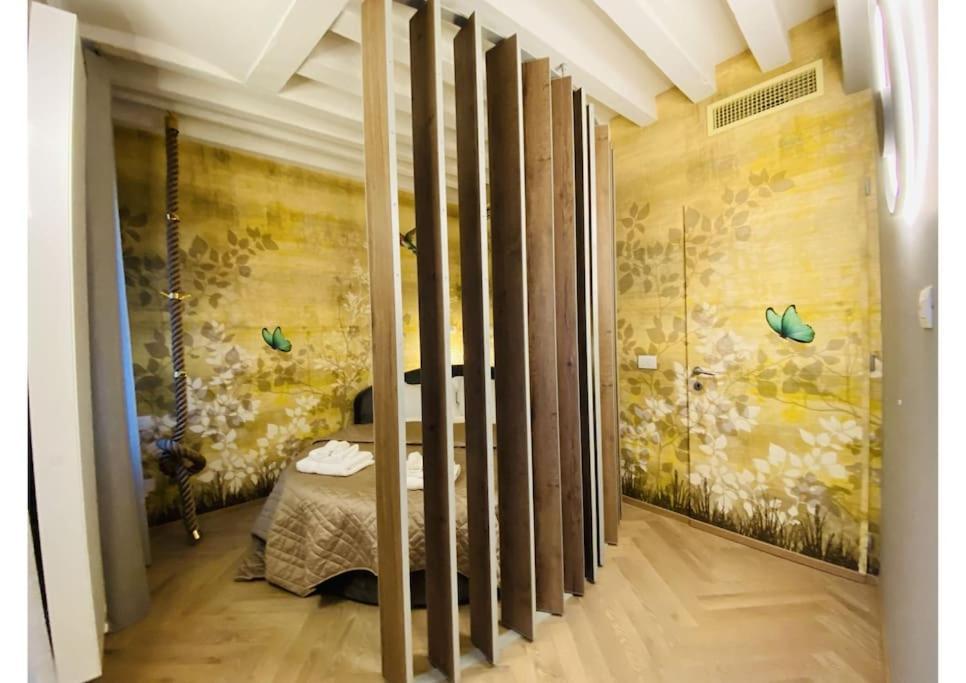 Apartamento Sweet Time Venice, Luxury San Marco Frezzaria Apt! *