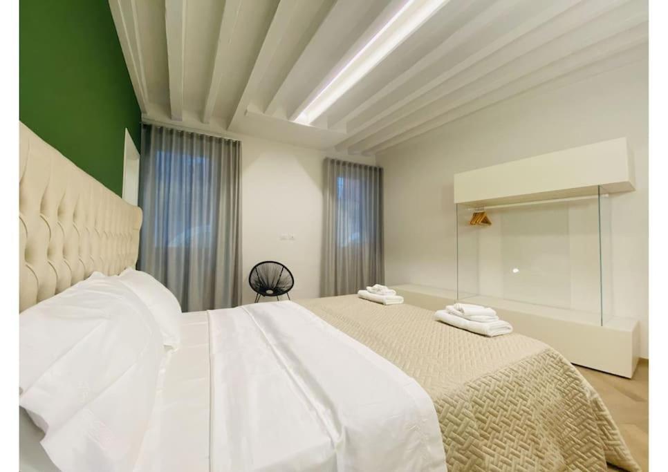 Sweet Time Venice, Luxury San Marco Frezzaria Apt! * Venecia